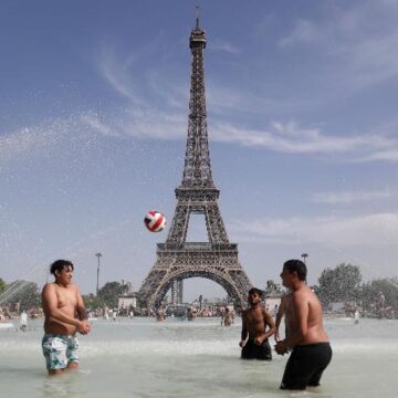 Onda de calor na França provoca mudanças no funcionamento da Torre Eiffel e Museu do Louvre