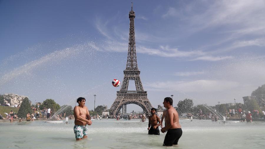 Onda de calor na França provoca mudanças no funcionamento da Torre Eiffel e Museu do Louvre