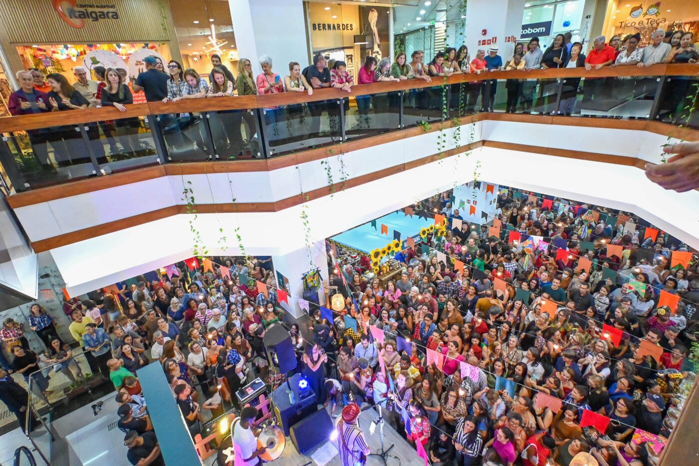 Arraiá do Léo Estakazero - Shopping Itaigara 