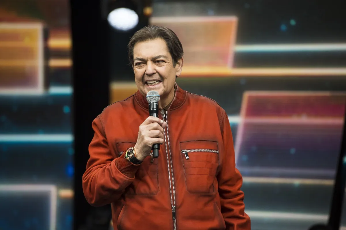 Faustão celebra vitória do Brasil na Copa do Mundo ao lado do genro; veja foto