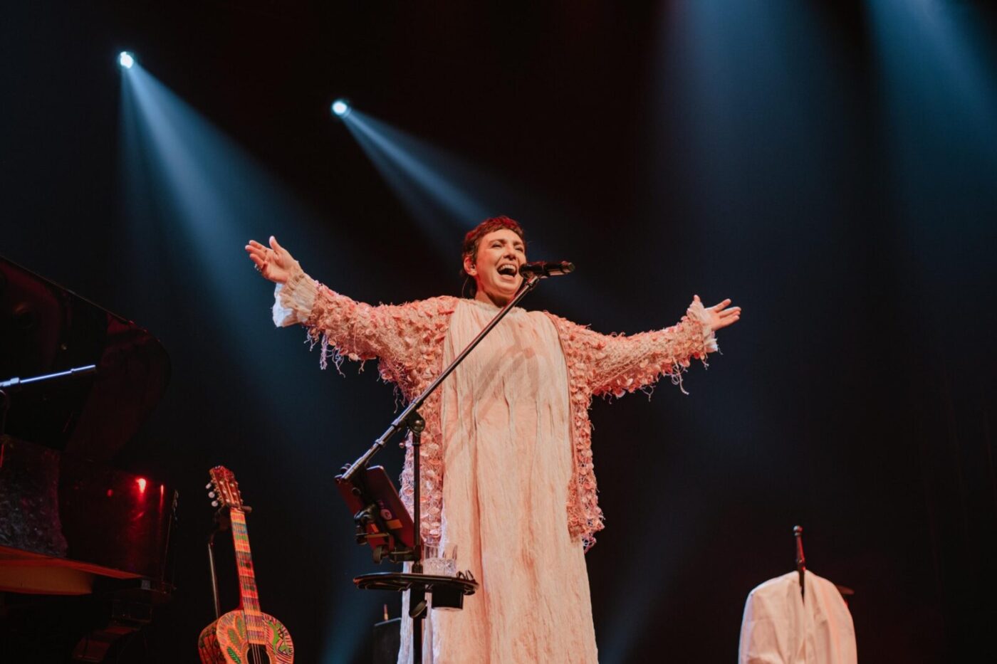 Adriana Calcanhotto é confirmada em festival literário na Bahia