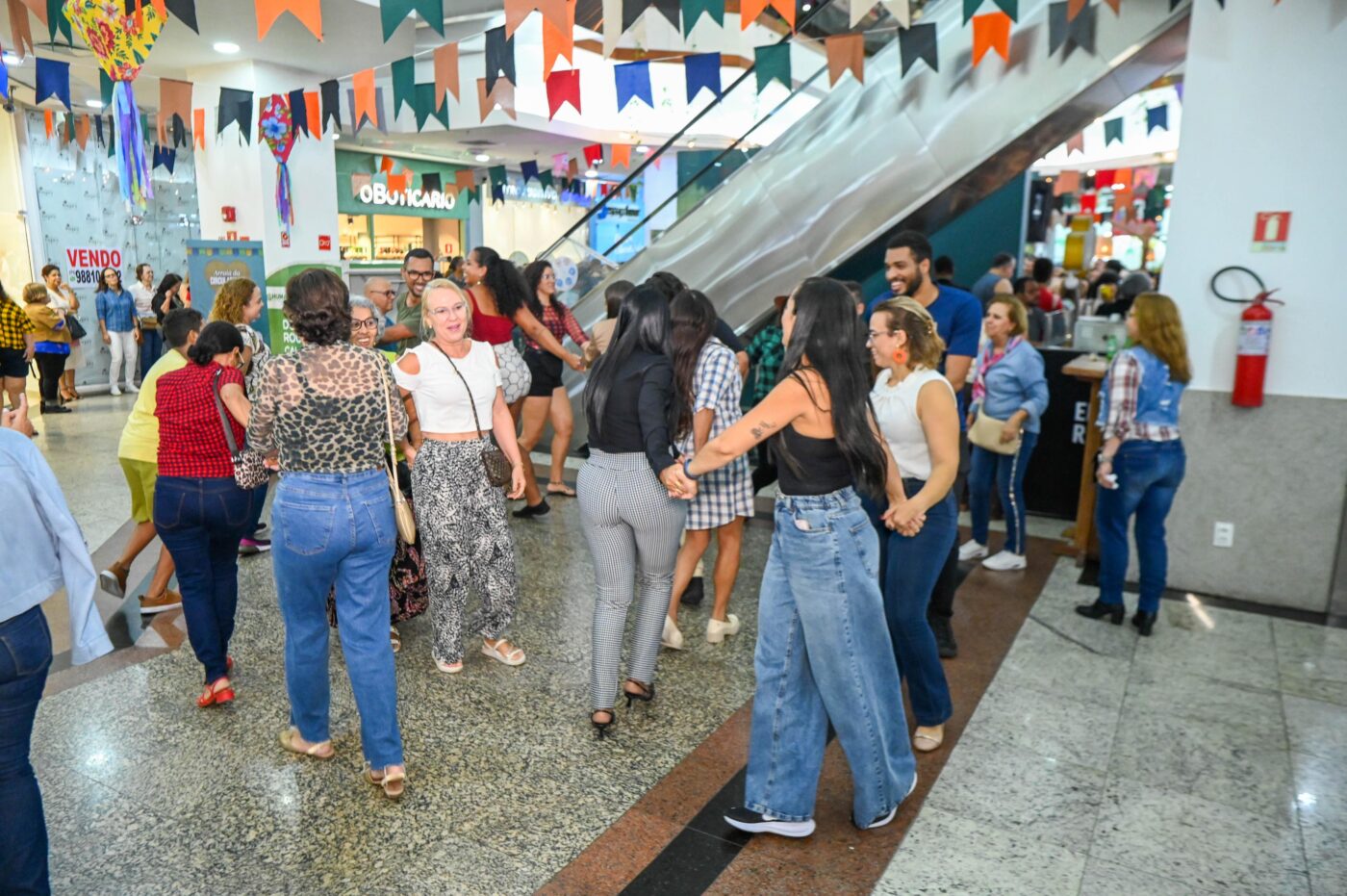 Arraiá do Léo Estakazero - Shopping Itaigara 