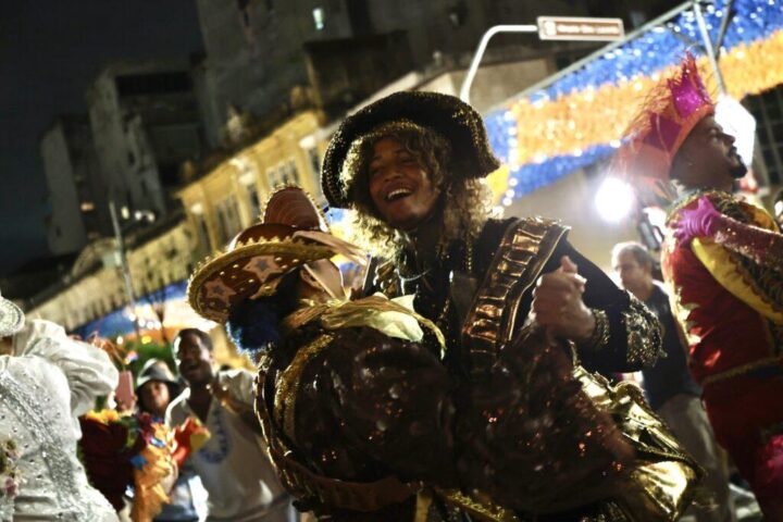 Arraiá da Prefs terá aulões gratuitos de forró na Praça Municipal; confira
