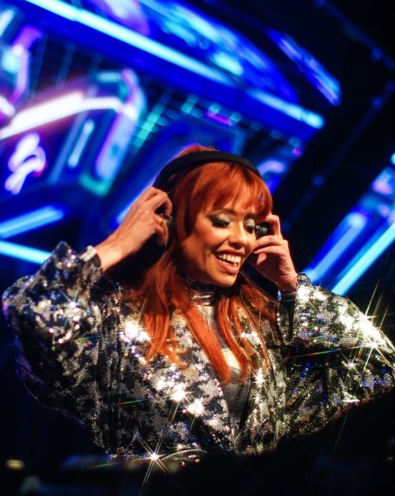 DJ baiana Anne Louise amplia agenda internacional com shows em 11 países até agosto
