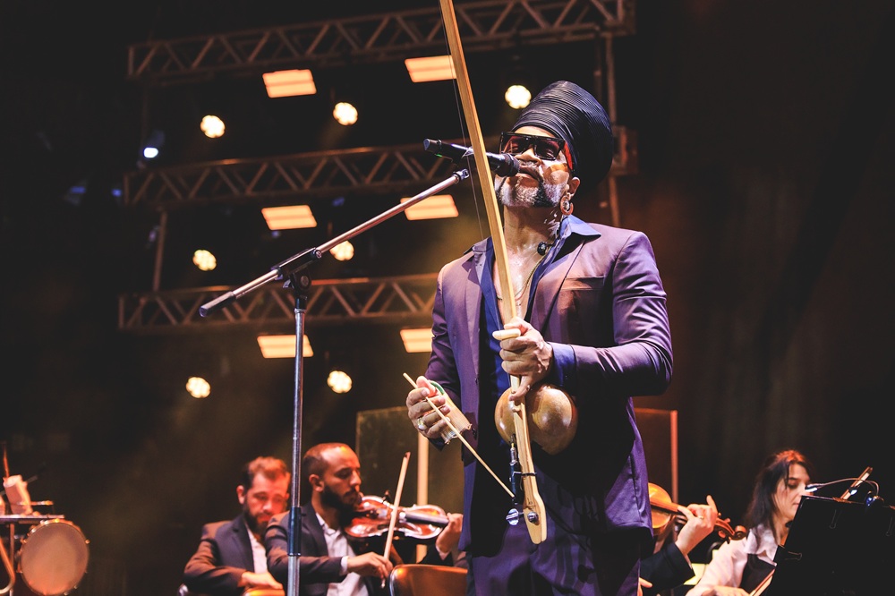 Carlinhos Brown e Orquestra Ouro Preto lançam Volume 2 de “Afrossinfonicidade” e audiovisual completo; assista