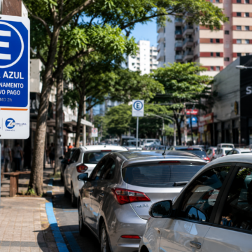 Motoristas de carros elétricos podem ganhar desconto na Zona Azul em Salvador