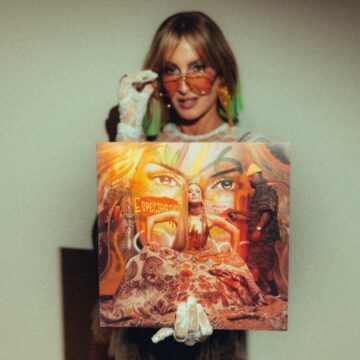 Claudia Leitte lança primeiro vinil da carreira e edição esgota em uma hora