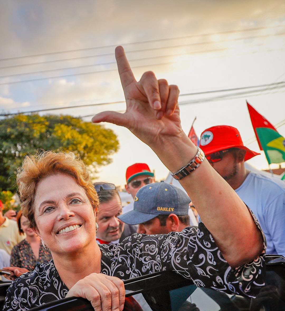 Jerônimo Rodrigues condecora Dilma Rousseff com a maior honraria do estado da Bahia