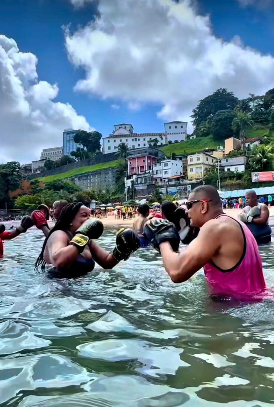 Circuito que une remo e boxe volta à Praia da Preguiça neste sábado (6); saiba como participar
