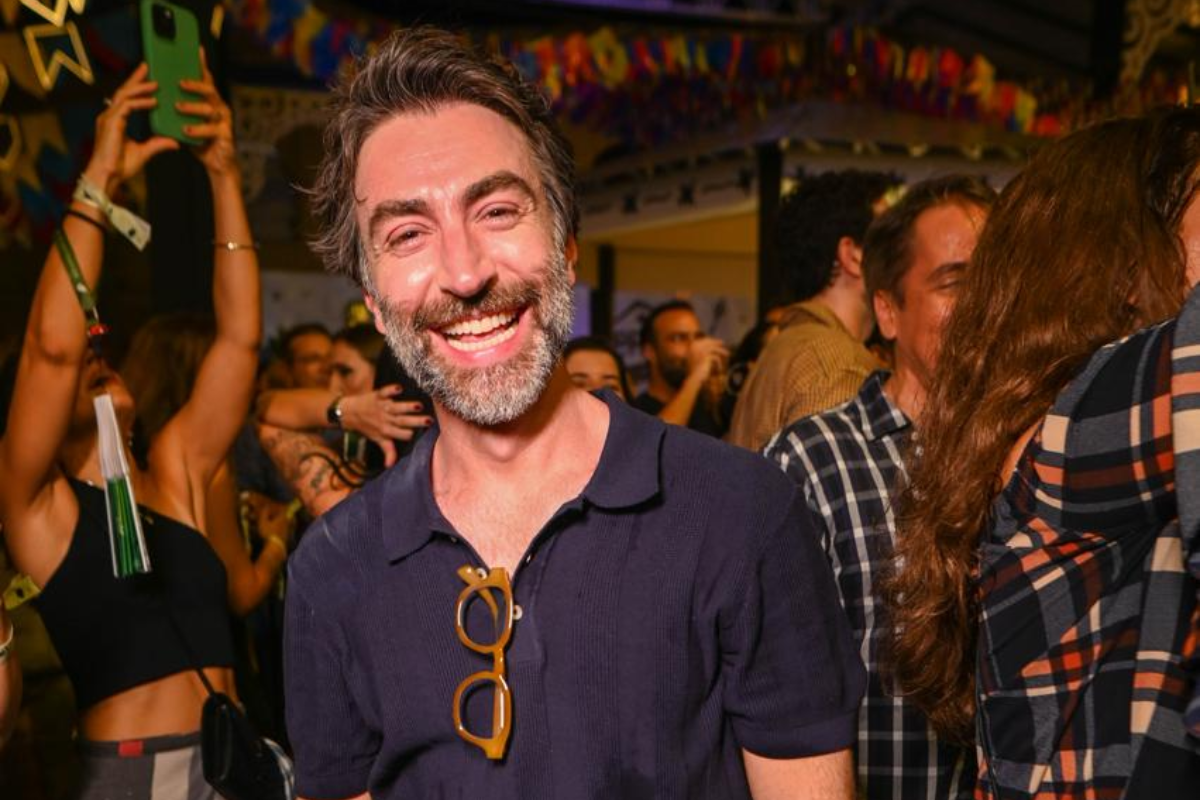 Ator Rodrigo Pandolfo relembra infância no interior e prestigia Arraiá do Alô Alô Bahia