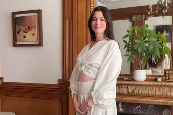 Anne Hathaway anuncia gravidez do terceiro filho