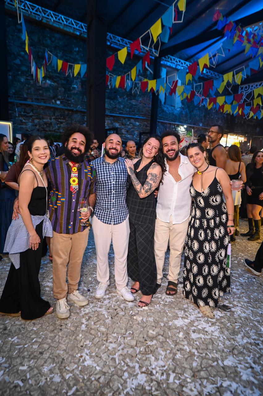 Vanessa Silveira, Gabriel Gil, Lucas Gil, Tainá Brasil, Pedro Gil e Carolina Gordilho