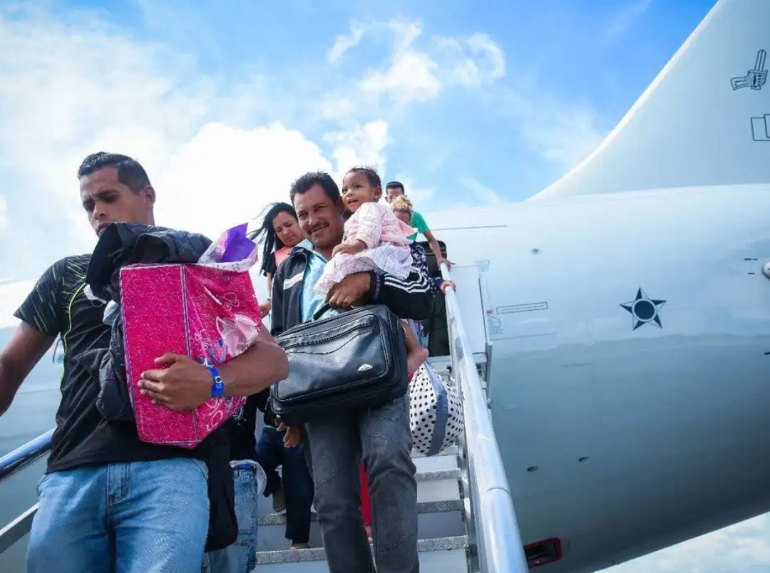 Parlamento Europeu aprova medidas para acelerar deportações de imigrantes irregulares