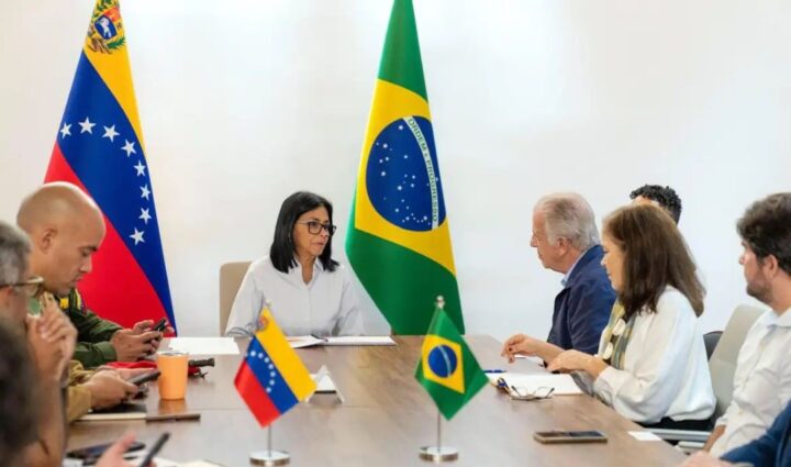 “Ajuda brasileira não será episódica”, diz Múcio em visita à Venezuela