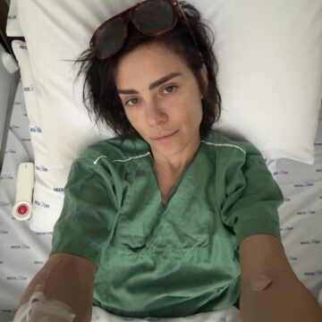 Carolina Dieckmmann alerta sobre perigos de infecção grave após ser internada: ‘Não estou totalmente boa’