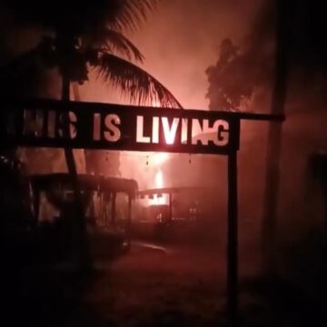 Fogo atinge parte de barraca de praia em Barra Grande, no sul da Bahia