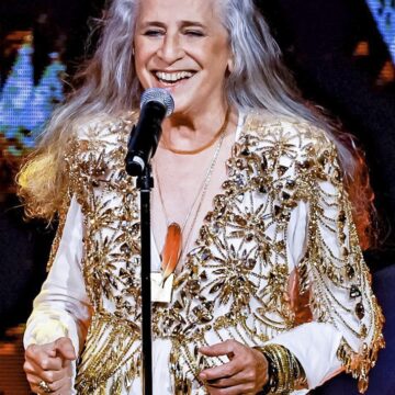 Ecad revela as 10 músicas mais tocadas de Maria Bethânia em homenagem aos 80 anos da artista