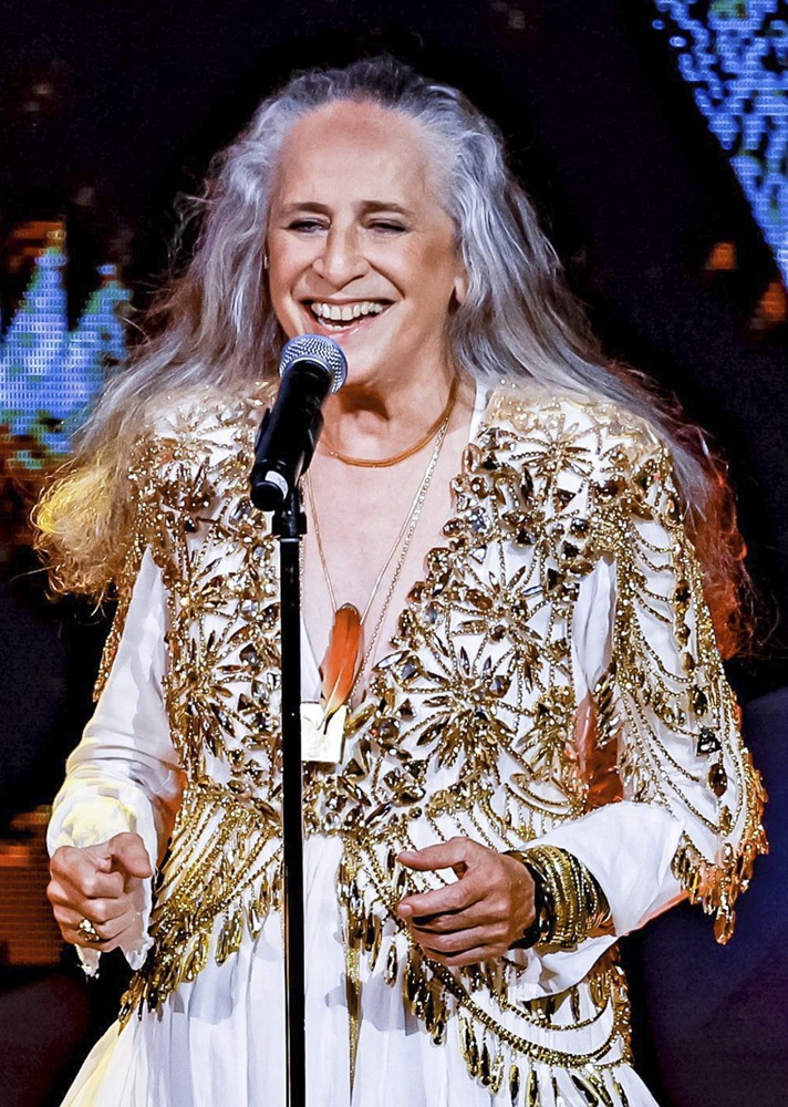 Ecad revela as 10 músicas mais tocadas de Maria Bethânia em homenagem aos 80 anos da artista
