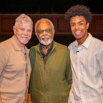 Gilberto Gil é apresentado a Gui Ventura, ator que o interpretará em novo musical biográfico