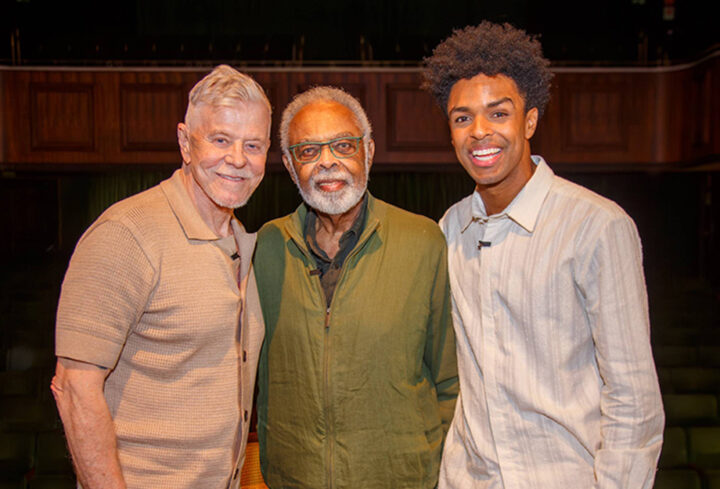 Gilberto Gil é apresentado a Gui Ventura, ator que o interpretará em novo musical biográfico