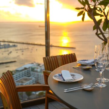 Restaurante em rooftop na Rua Chile promove jantar especial para o Dia dos Namorados