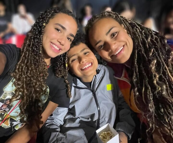 Filha de Luciana Mello é aprovada em vestibular antes de concluir Ensino Médio: ‘Toda boba’