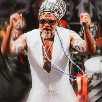 Após nove anos, Carlinhos Brown é destaque em tradicional festival no Marrocos