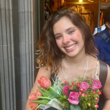 Flor Gil compartilha reflexão sobre suxualidade: “Nunca precisei sair do armário”