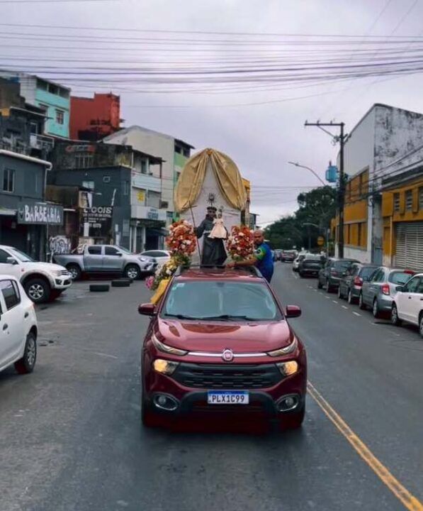 Carreata de Santo Antônio reúne fiéis no Centro Histórico de Salvador; veja