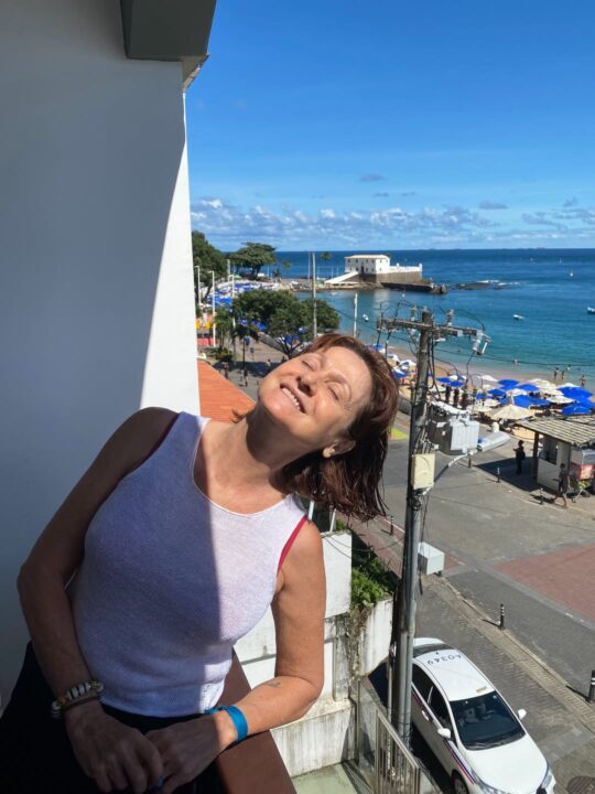 Zeze Polessa posa em Salvador após gravações: ‘Um descanso mais que necessário’