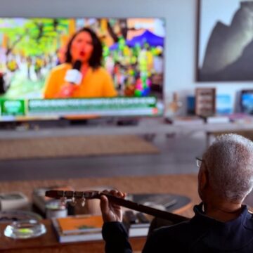 Gilberto Gil entra na torcida e acompanha estreia da seleção brasileira na Copa