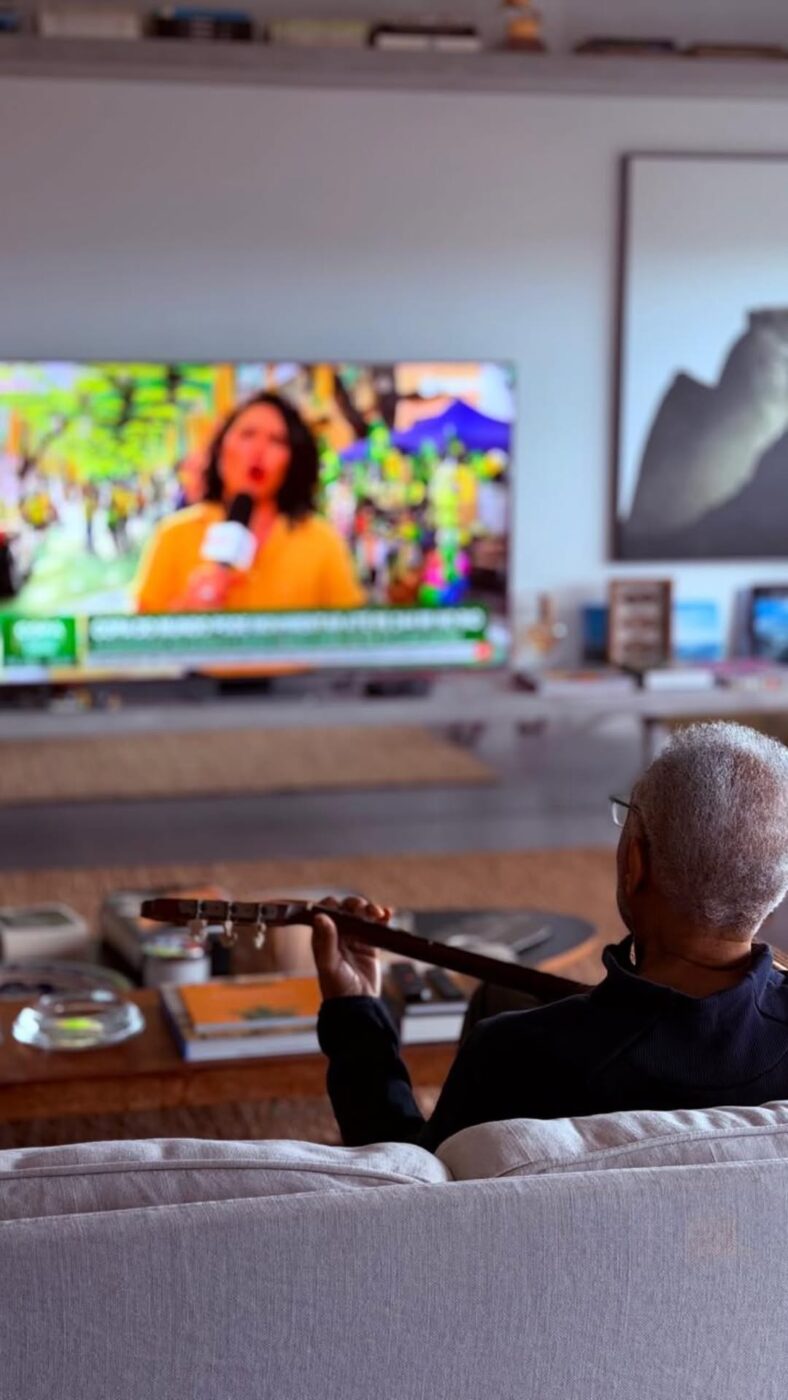 Gilberto Gil entra na torcida e acompanha estreia da seleção brasileira na Copa