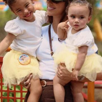 Filha de Neymar e Bruna Biancardi passeia na Disney com look em homenagem ao pai; veja