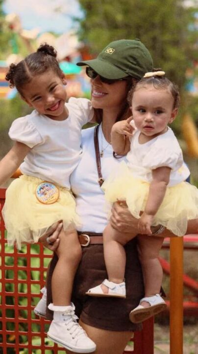 Filha de Neymar e Bruna Biancardi passeia na Disney com look em homenagem ao pai; veja