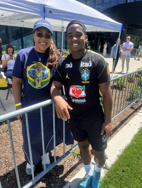 Mãe de Endrick acompanha treino da Seleção nos EUA e celebra reencontro com o filho