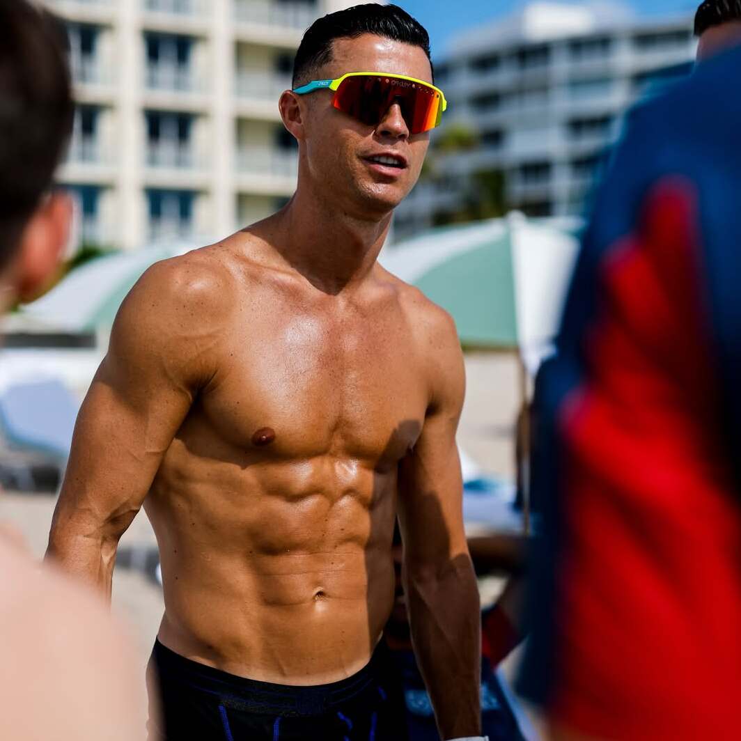 Cristiano Ronaldo curte dia de praia nos EUA antes de estrear na Copa do Mundo; veja fotos