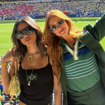 Anitta acompanha estreia do Brasil na Copa ao lado de Marina Ruy Barbosa