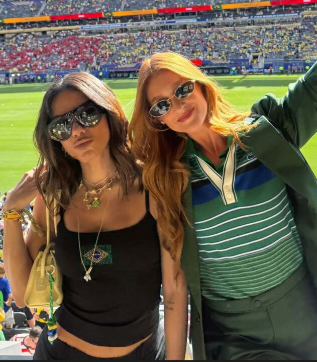 Anitta acompanha estreia do Brasil na Copa ao lado de Marina Ruy Barbosa