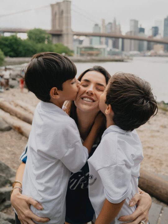 Esposa de Paquetá curte passeio com os filhos em Nova York: ‘Sou grata’