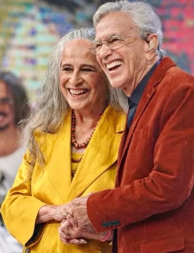 Maria Bethânia completa 80 anos e ganha homenagem do irmão Caetano Veloso: “Genial”