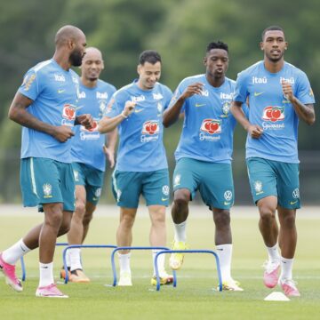 Mau tempo atrasa voo do Brasil para Miami, sede do jogo com a Escócia