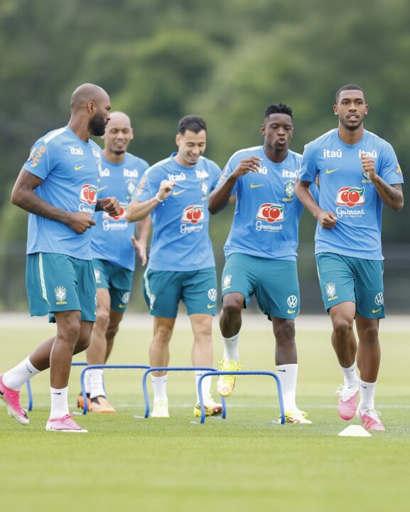 Mau tempo atrasa voo do Brasil para Miami, sede do jogo com a Escócia