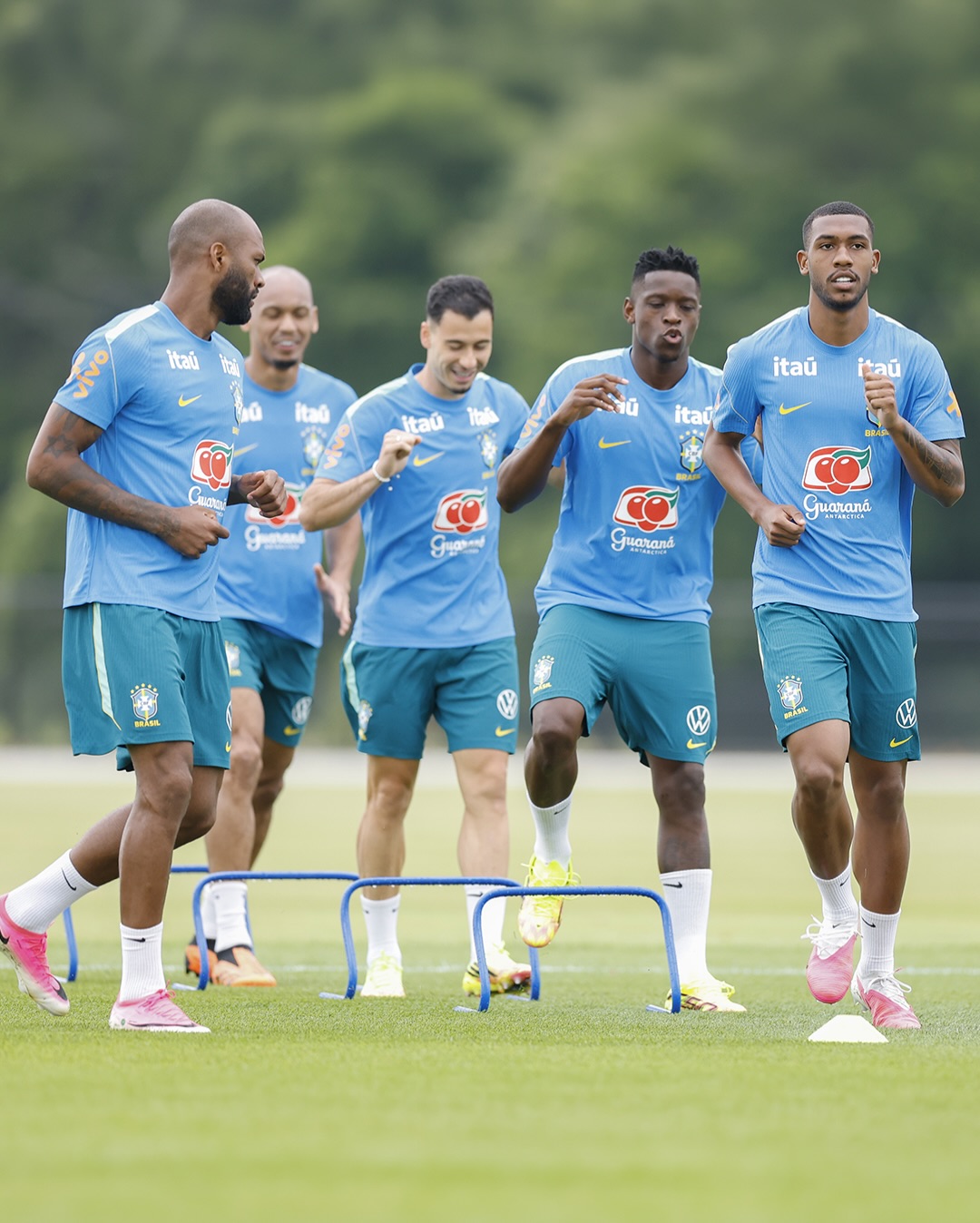 Mau tempo atrasa voo do Brasil para Miami, sede do jogo com a Escócia