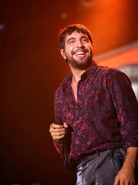 Nattan anuncia doação de R$ 100 mil durante show no São João de Campina Grande