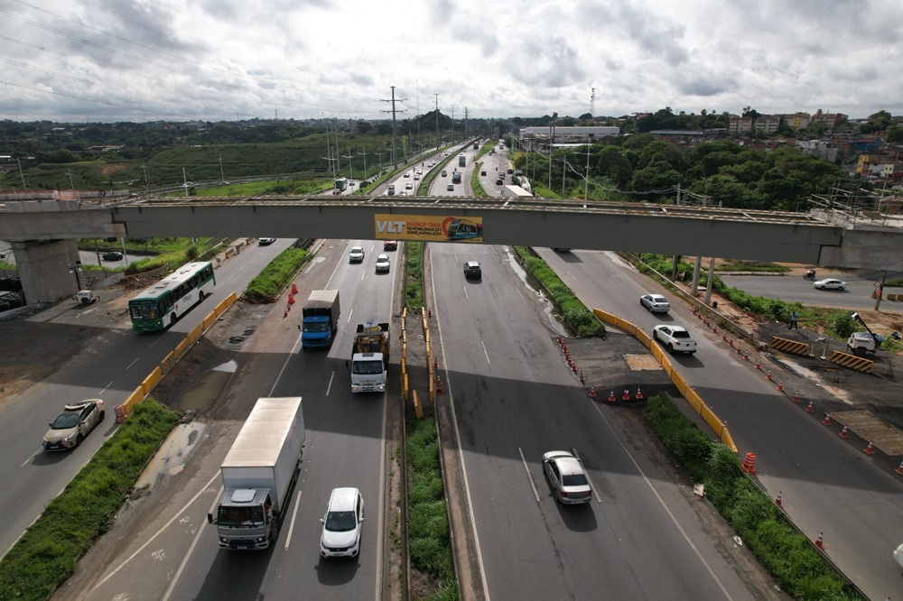 Obras do VLT avançam e provocam mudanças no trânsito da BR-324; veja dias e horários