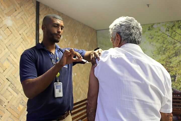 Salvador libera vacinação contra gripe para toda a população a partir desta segunda-feira (1º)