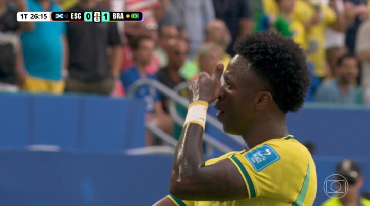 Brasil tem segundo gol de Vini Jr. anulado após revisão do VAR contra a Escócia