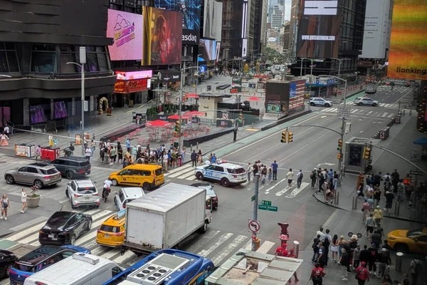 Tiros provocam correria na Times Square, em Nova York; suspeito é detido