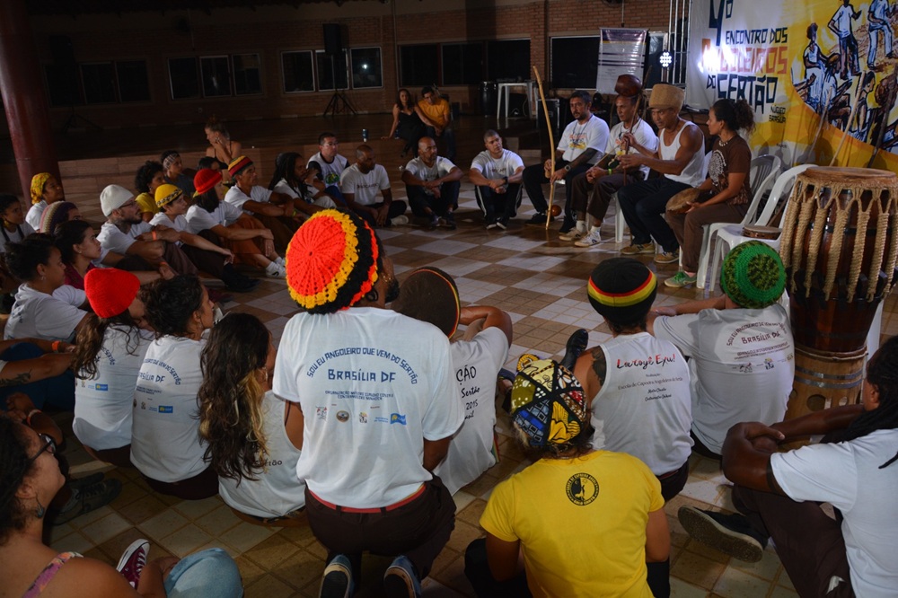 Mestres baianos levam capoeira e samba rural ao Festival QuilomBeat, em Alto Paraíso de Goiás
