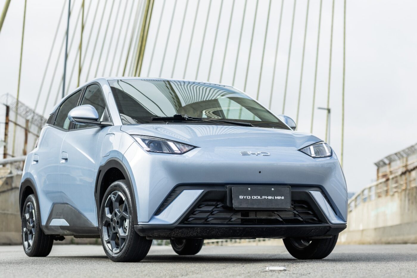 BYD alcança recorde de vendas no Brasil, entra no top 4 geral e amplia liderança no varejo